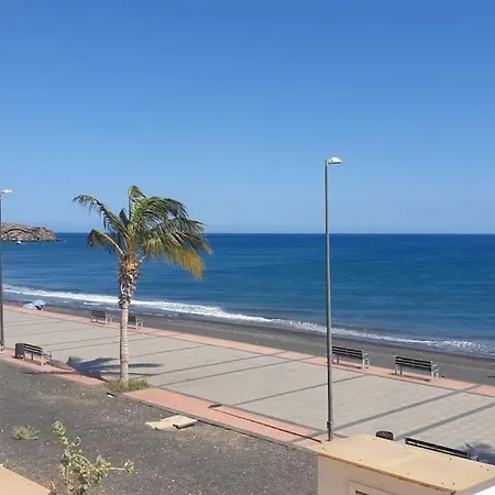 A Orillas De La Playa De Apartment